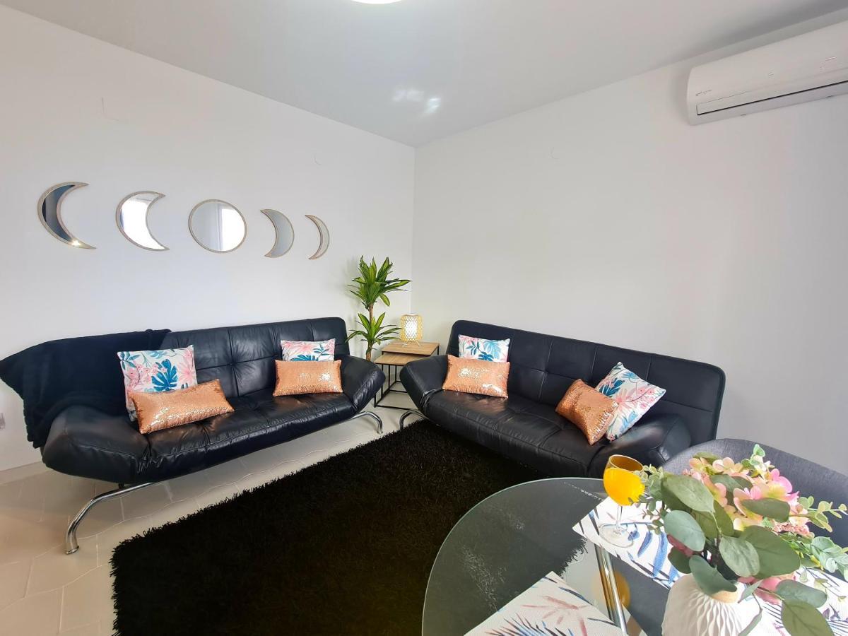Precioso Apartamento Con Piscinas Y Vistas Al Mar. Benalmádena Eksteriør bilde
