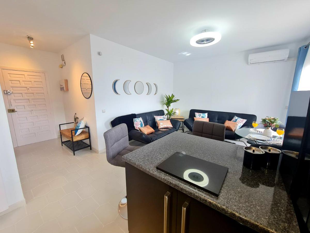 Precioso Apartamento Con Piscinas Y Vistas Al Mar. Benalmádena Eksteriør bilde